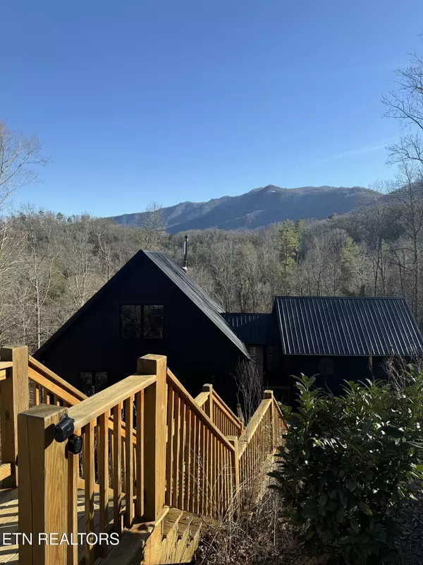 221 Copper Hollow Rd, Townsend, TN 37882