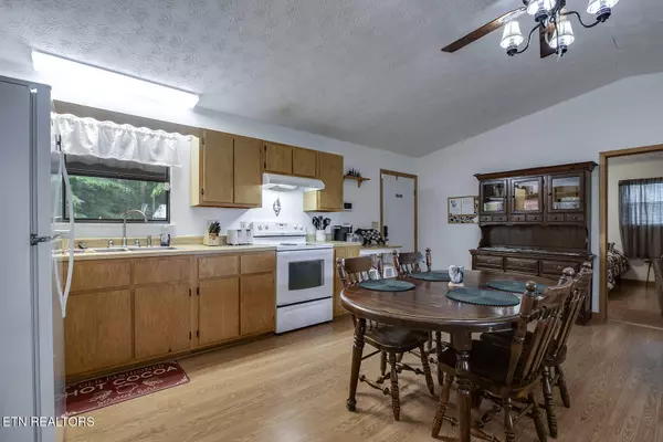 Cosby, TN 37722,275 Sub Rd