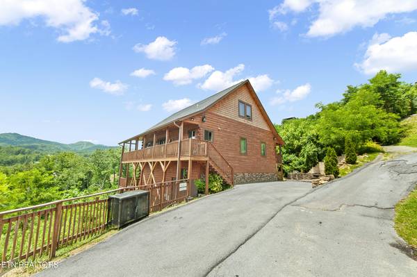 772 Cliff Branch Rd, Gatlinburg, TN 37738