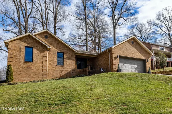 1008 Saint Johns DR, Maryville, TN 37801