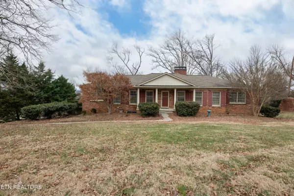 8617 Sandhurst DR, Knoxville, TN 37923