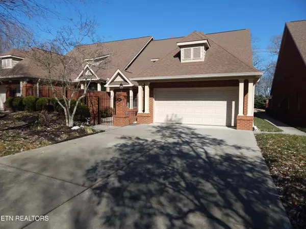 1482 Cottage Glen LN, Maryville, TN 37801