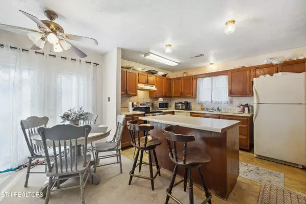 Knoxville, TN 37921,5021 Sunshine LN