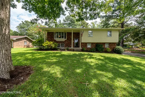 206 Candora Rd, Maryville, TN 37804