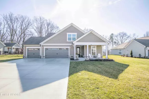 295 Cedar Branch Tr, Lenoir City, TN 37772