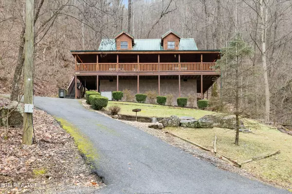 2615 Black Bear LN, Sevierville, TN 37876