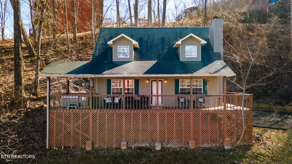 609 Sunset LN, Gatlinburg, TN 37738