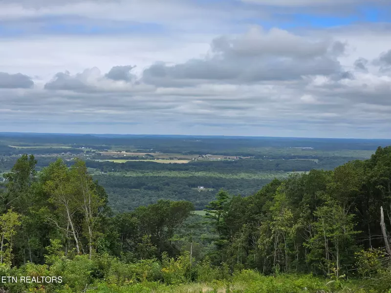 Hinch Mountain Rd, Crossville, TN 38555