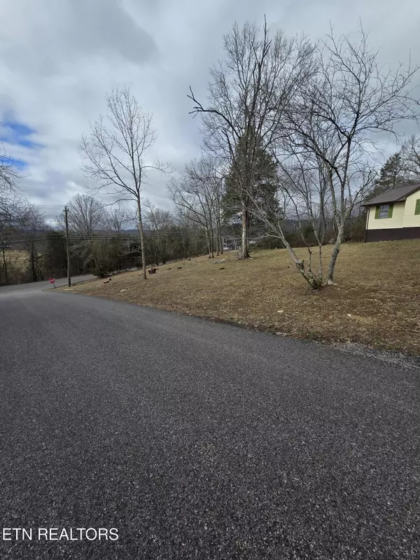 Lafollette, TN 37766,117 Springfield DR