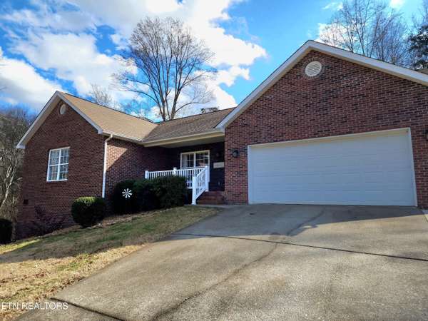 1737 Derby Downs DR, Friendsville, TN 37737