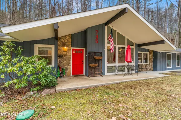 745 Hidden Valley Road Rd, Gatlinburg, TN 37738