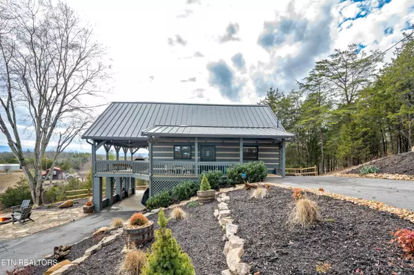 1019 Moonside LN, Sevierville, TN 37876