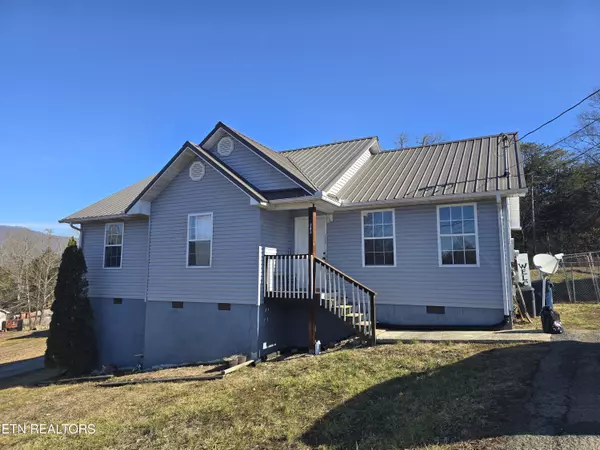 243 Sandy Hill Rd, Lafollette, TN 37766