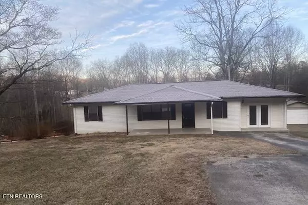 214 Clear Lake DR, Jacksboro, TN 37757