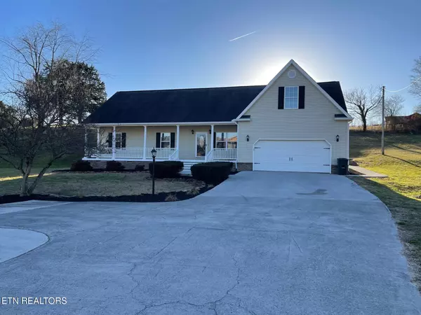 122 Springfield LN, Jacksboro, TN 37757