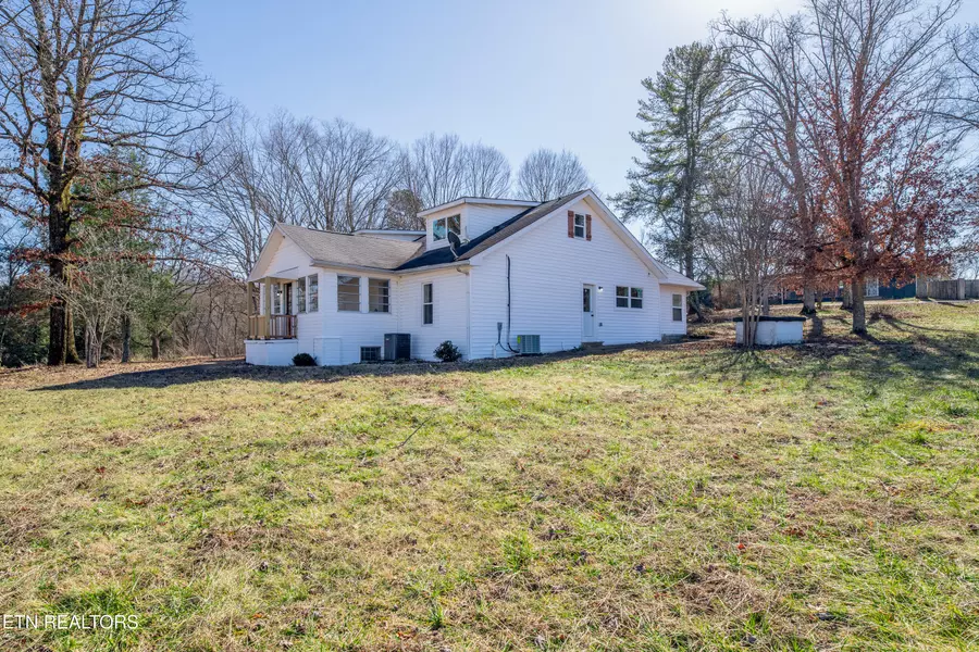 9448 Lusk Rd, Strawberry Plains, TN 37871