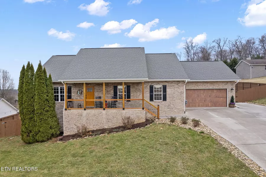 5621 Evergreen Farms LN, Greenback, TN 37742