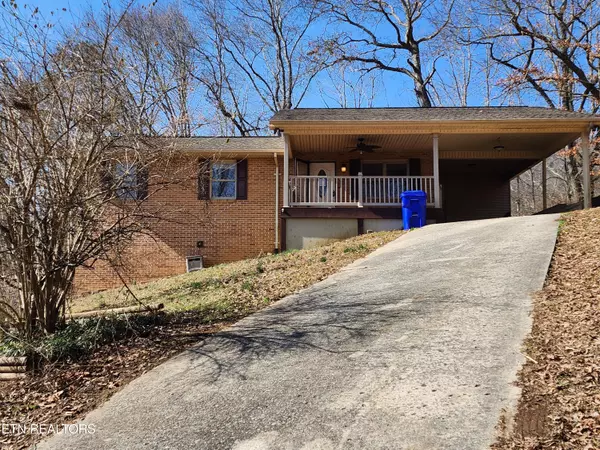 107 Rosemont LN, Harriman, TN 37748