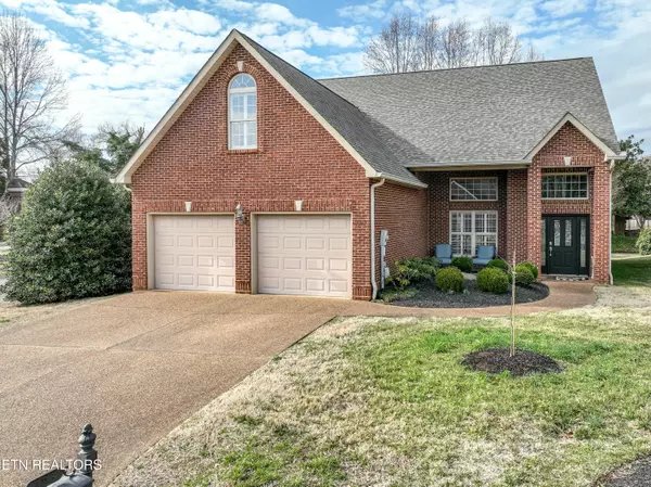 295 Savannah Park DR, Maryville, TN 37803