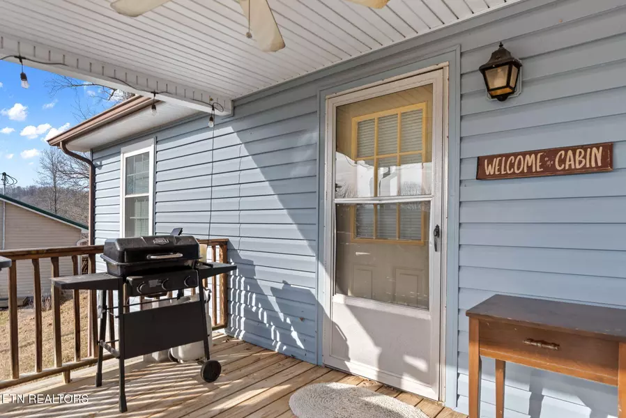 611 Flat Hollow Marina Rd, Speedwell, TN 37870