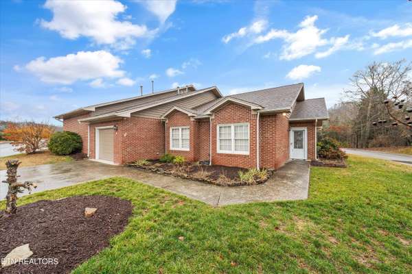 10 Rivers CT, Oak Ridge, TN 37830