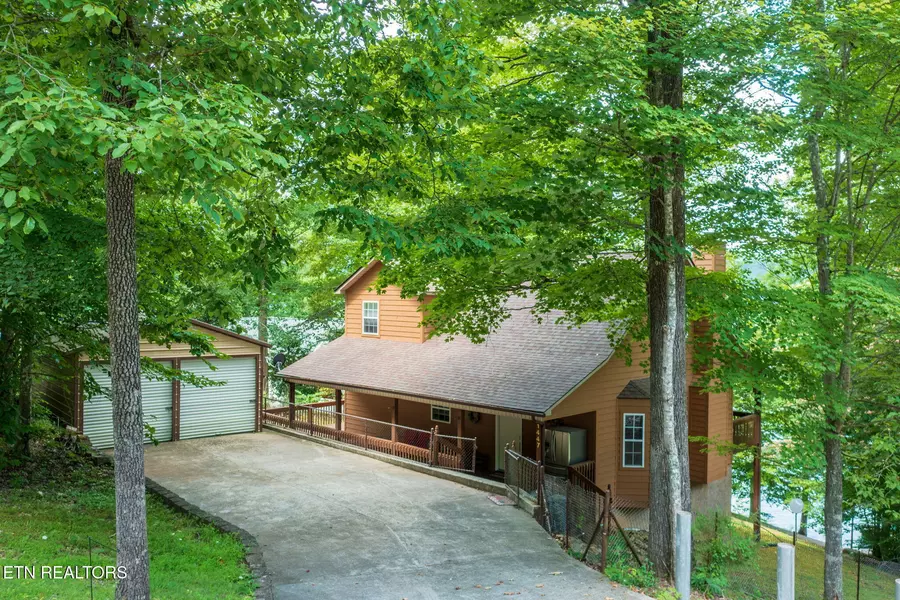 1447 Cove Pointe Rd, Lafollette, TN 37766