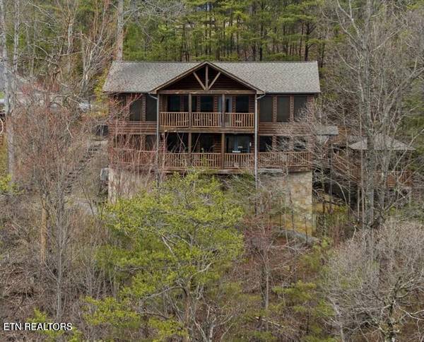 922 Scenic Tr, Gatlinburg, TN 37738