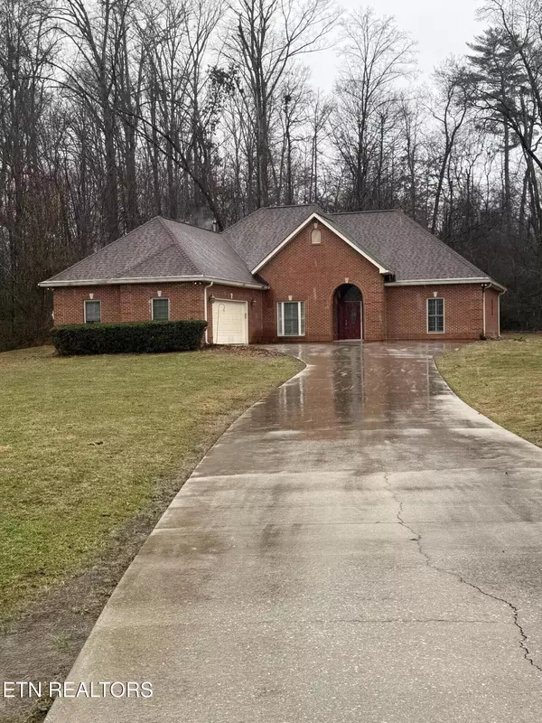 1900 Old Hickory LN, Lenoir City, TN 37772