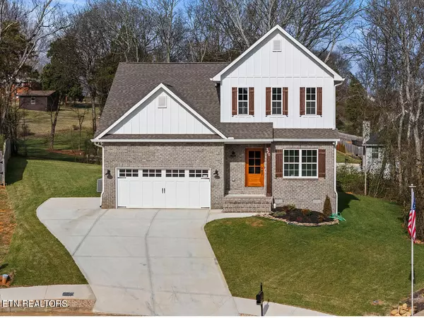 220 Birchwood LN, Lenoir City, TN 37771