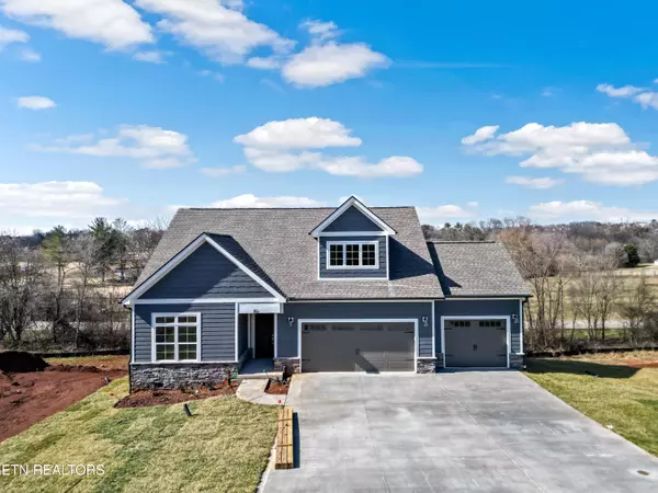 150 Cherry Blossom CT, Lenoir City, TN 37772
