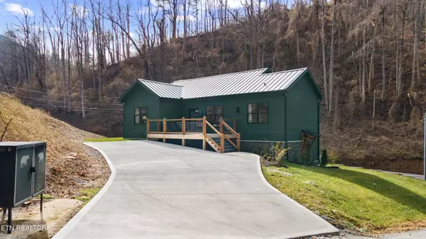 706 Kelly St, Gatlinburg, TN 37738