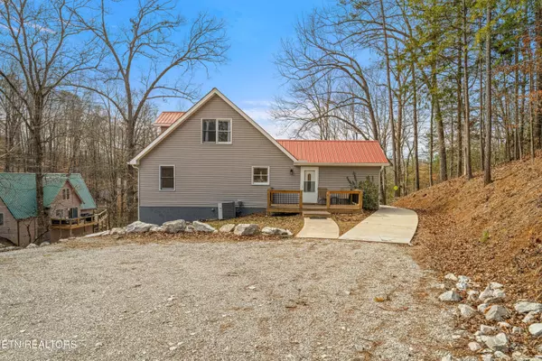 818 Deerfield WAY, Lafollette, TN 37766