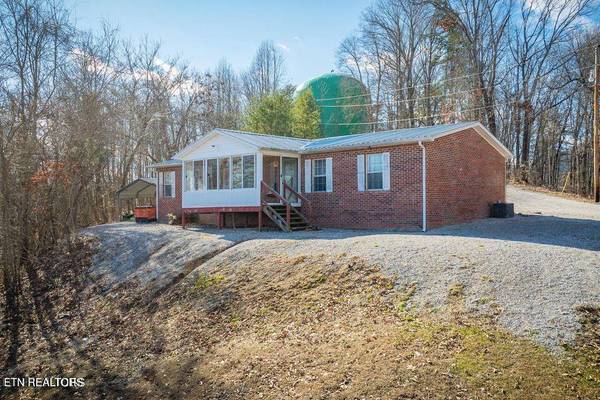 320 King DR, Harriman, TN 37748