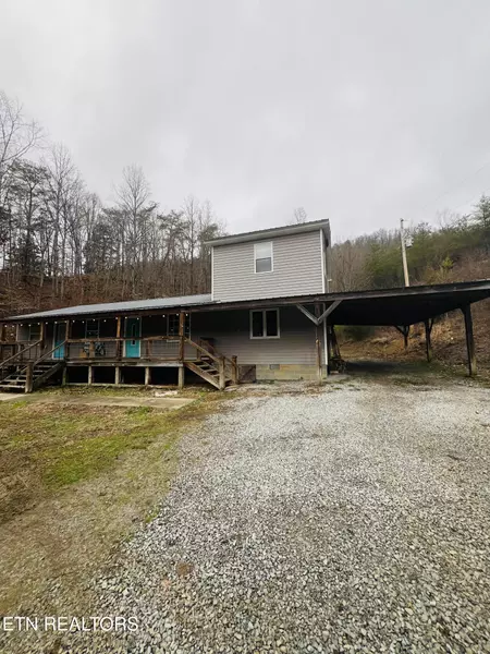 6716 War Creek Rd, Thorn Hill, TN 37881