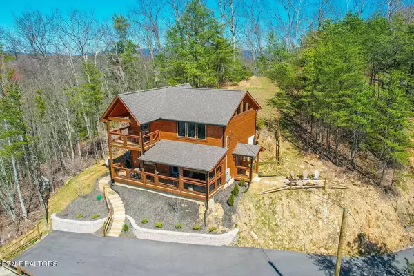 763 Ski View LN, Sevierville, TN 37876