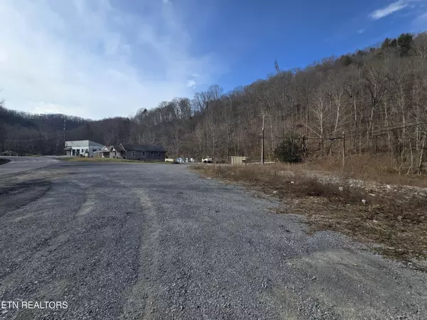 8426 US HWY 421, Pennington Gap, VA 24277