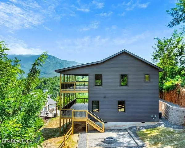 Gatlinburg, TN 37738,1131 Longview CT