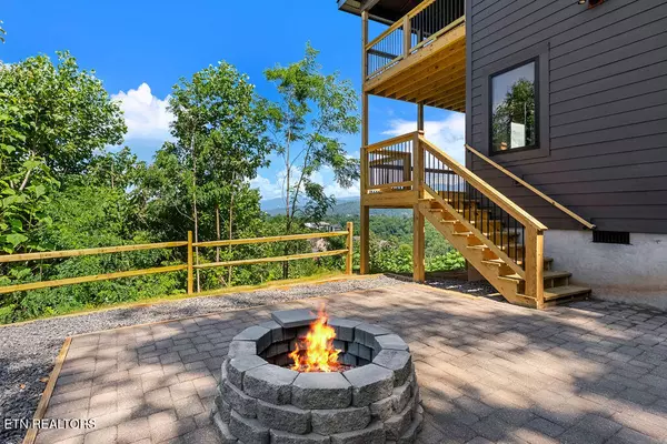 Gatlinburg, TN 37738,1131 Longview CT