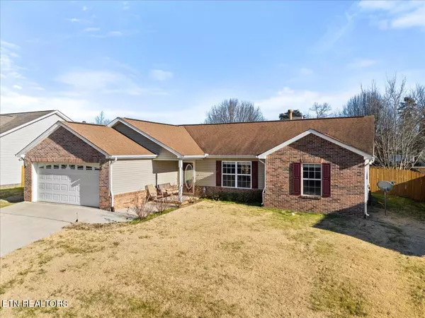 656 Oak Hills DR, Lenoir City, TN 37771