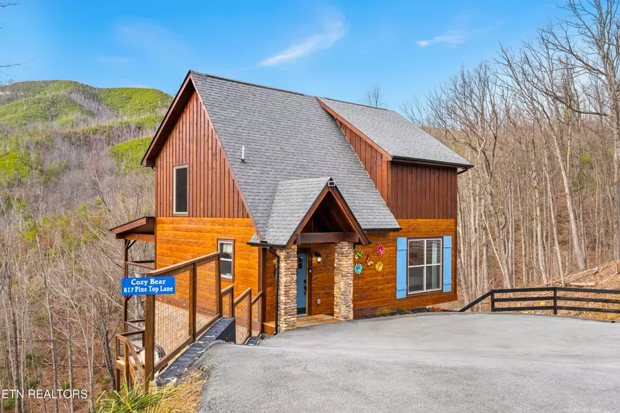 817 Pine Top LN, Gatlinburg, TN 37738