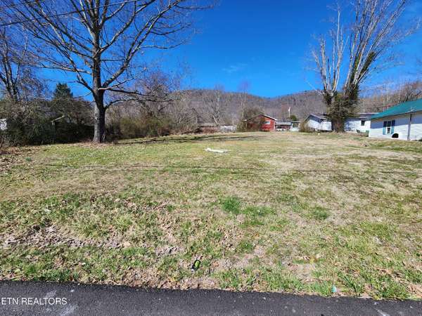 902 Prospect St, Lafollette, TN 37766