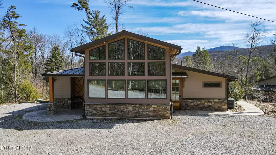 750 Old Furnace Rd, Tellico Plains, TN 37385