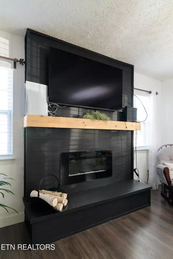 Strawberry Plains, TN 37871,313 Northview DR