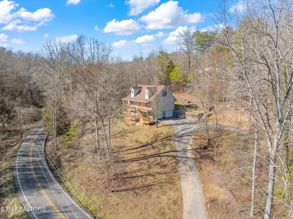 1636 Bluff Rd, Harriman, TN 37748
