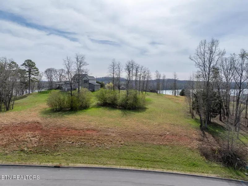 108 Docks of the Bay DR, Harriman, TN 37748