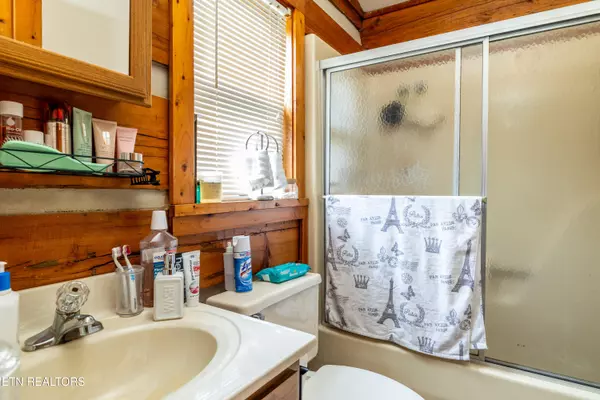 Townsend, TN 37882,125 White Oak LN