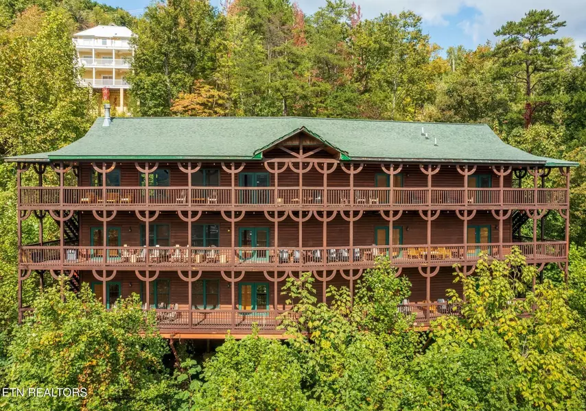 365 Smoky View Rd, Gatlinburg, TN 37738