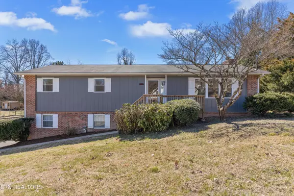 209 Lakeview LN, Oak Ridge, TN 37830