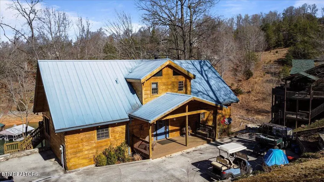 268 Deerwalk LN, Lafollette, TN 37766