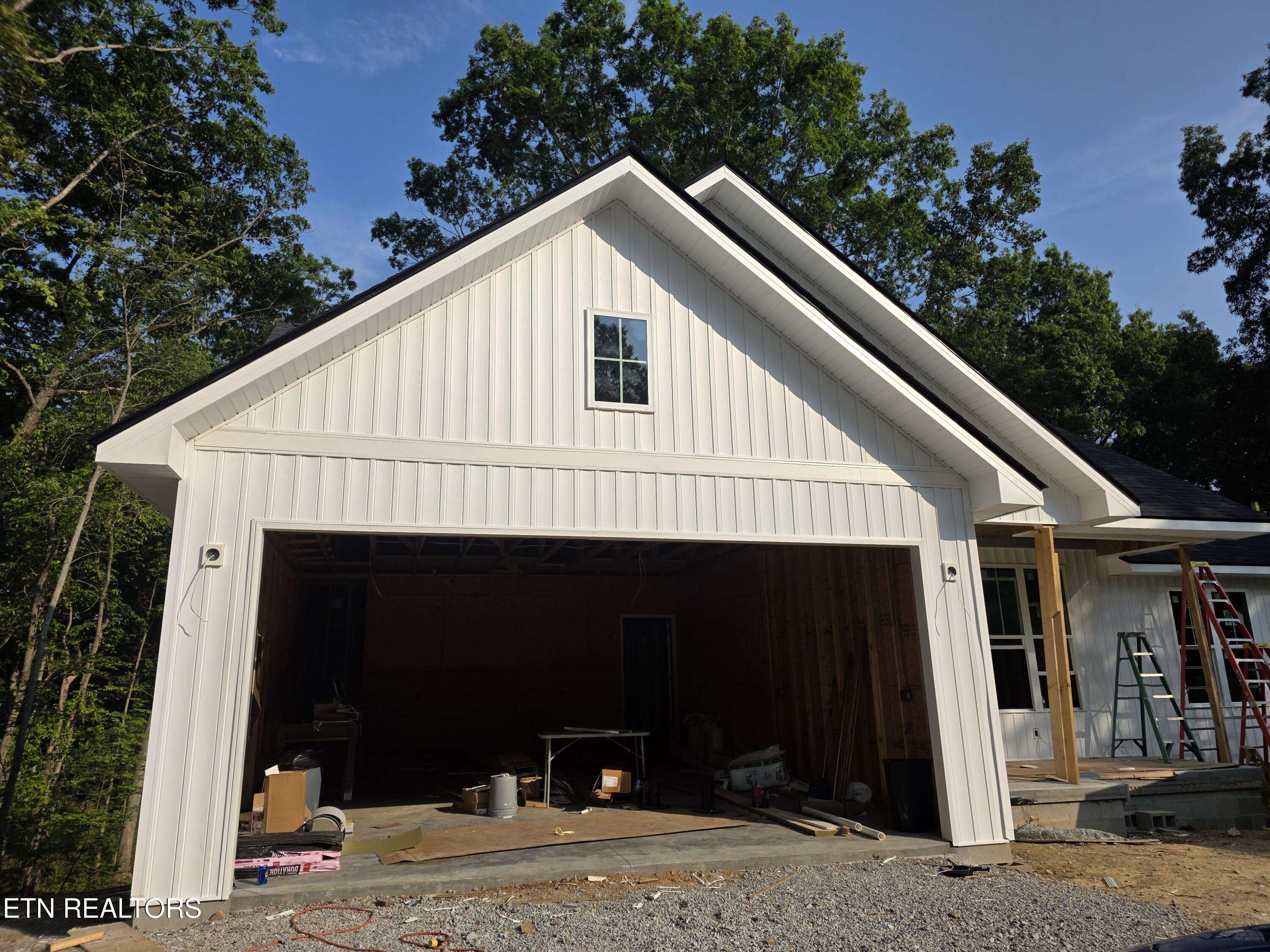 Crossville, TN 38571,235 Estates Lake DR